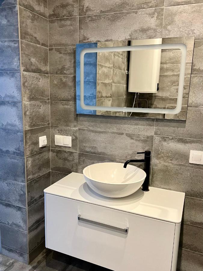 4 Rooms Apartment With A View Of The Dnieper River Kiev Ngoại thất bức ảnh